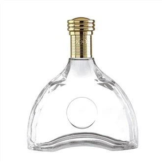 Prostokątna szklana butelka whisky