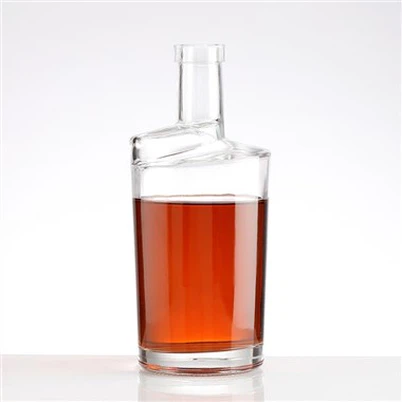 Szklane butelki whisky o pojemności 750 ml